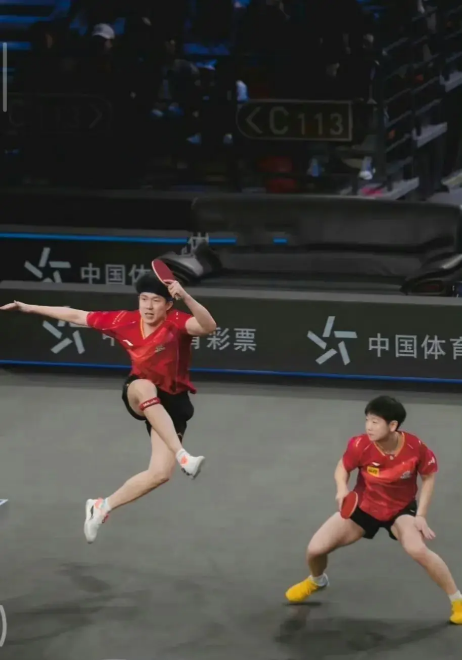 乒乓球双打比赛中，中国队员实力碾压对手的简单介绍